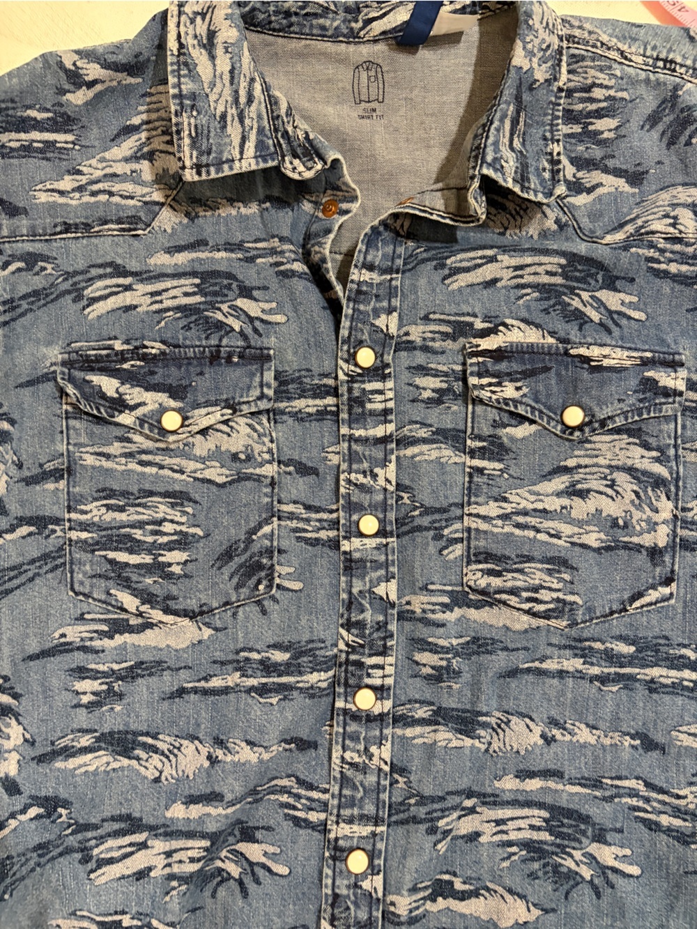 H&M Blue size M tiger stripe Denim- Button-Down Shirt. Pearl buttons. So cool. - Picture 7 of 7